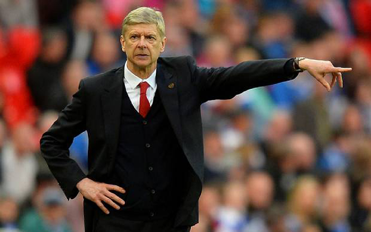 Wenger delayed contract talks because of PSG